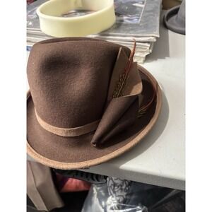 Brown Feathered Delux Hat 21"